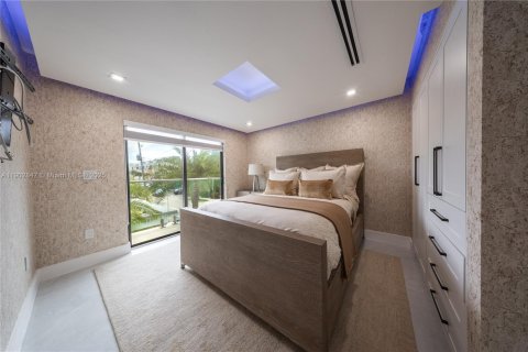 House in Hollywood, Florida 5 bedrooms, 220.46 sq.m. № 1954344 - photo 22