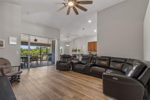 House in Wesley Chapel, Florida 5 bedrooms, 311.97 sq.m. № 2224747 - photo 20
