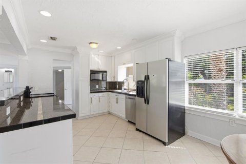 Villa ou maison à louer à Saint Petersburg, Floride: 4 chambres, 177.54 m2 № 2425687 - photo 9