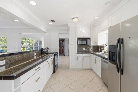 Villa ou maison à louer à Saint Petersburg, Floride: 4 chambres, 177.54 m2 № 2425687 - photo 13