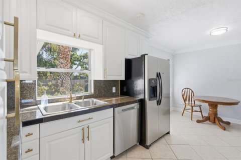 Villa ou maison à louer à Saint Petersburg, Floride: 4 chambres, 177.54 m2 № 2425687 - photo 12