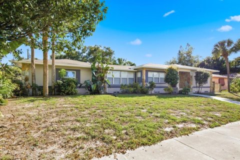 Villa ou maison à louer à Saint Petersburg, Floride: 4 chambres, 177.54 m2 № 2425687 - photo 2