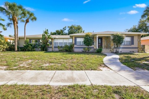 Villa ou maison à Saint Petersburg, Floride 4 chambres, 177.54 m2 № 2425687