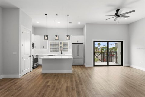 Adosado en venta en Treasure Island, Florida, 5 dormitorios, 244.7 m2 № 1822875 - foto 4
