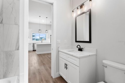 Adosado en venta en Treasure Island, Florida, 5 dormitorios, 244.7 m2 № 1822875 - foto 18