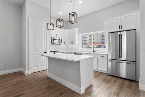 Adosado en venta en Treasure Island, Florida, 5 dormitorios, 244.7 m2 № 1822875 - foto 14