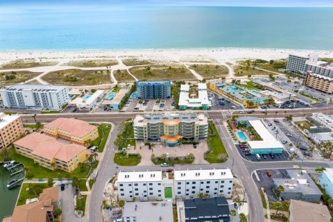 Adosado en venta en Treasure Island, Florida, 5 dormitorios, 244.7 m2 № 1822875 - foto 5