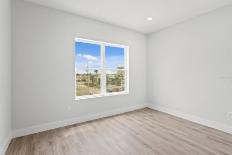 Adosado en venta en Treasure Island, Florida, 5 dormitorios, 244.7 m2 № 1822875 - foto 22