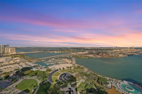 Condo à Miami, Floride, 3 chambres  № 2080733