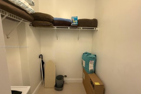 Condo in Miami Beach, Florida  № 1977739 - photo 14