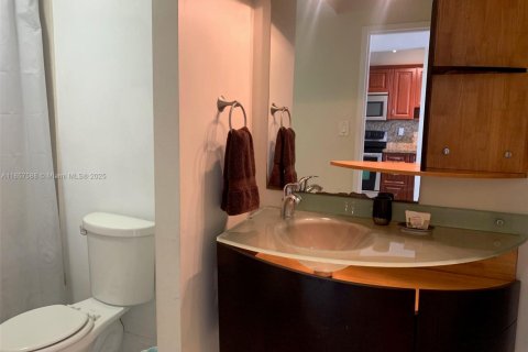 Condo in Miami Beach, Florida  № 1977739 - photo 11