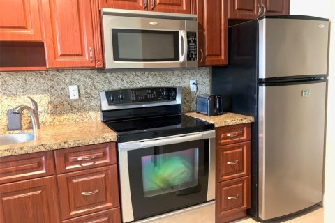 Condo in Miami Beach, Florida  № 1977739 - photo 7