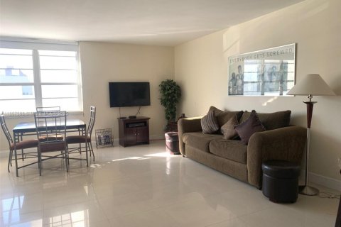 Condo in Miami Beach, Florida  № 1977739 - photo 4