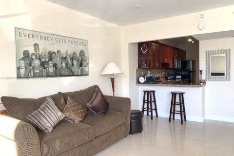 Condo in Miami Beach, Florida  № 1977739 - photo 3