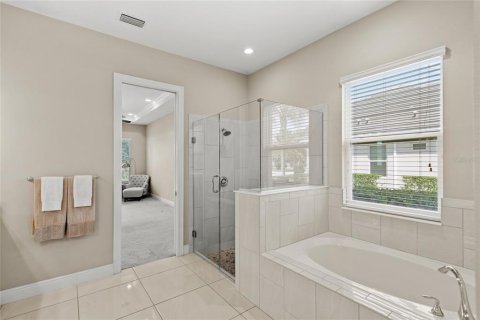 House in Sorrento, Florida 4 bedrooms, 246.75 sq.m. № 1736575 - photo 19