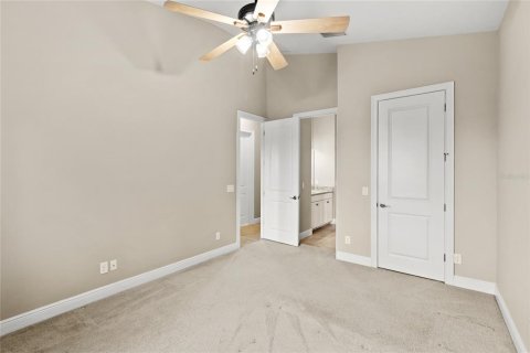 House in Sorrento, Florida 4 bedrooms, 246.75 sq.m. № 1736575 - photo 26