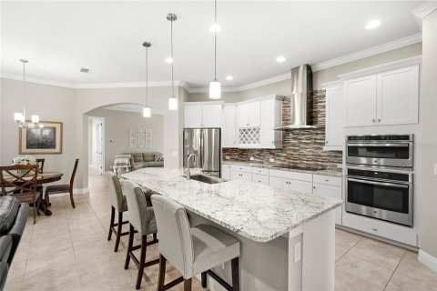 House in Sorrento, Florida 4 bedrooms, 246.75 sq.m. № 1736575 - photo 7