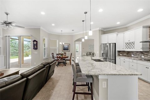House in Sorrento, Florida 4 bedrooms, 246.75 sq.m. № 1736575 - photo 10