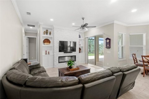House in Sorrento, Florida 4 bedrooms, 246.75 sq.m. № 1736575 - photo 13