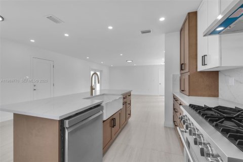 Купить виллу или дом в Катлер-Бей, Флорида 4 спальни, 172.98м2, № 2049692 - фото 12