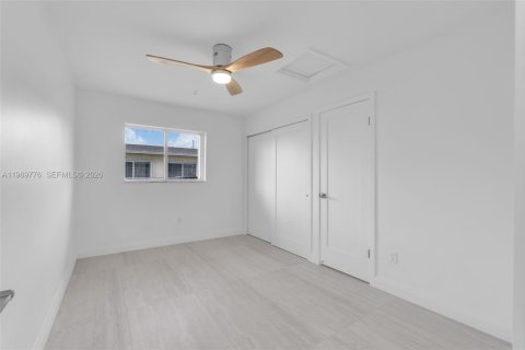 Купить виллу или дом в Катлер-Бей, Флорида 4 спальни, 172.98м2, № 2049692 - фото 19