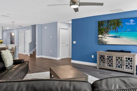 House in Mount Dora, Florida 5 bedrooms, 269.23 sq.m. № 2231411 - photo 12