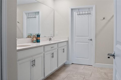 House in Mount Dora, Florida 5 bedrooms, 269.23 sq.m. № 2231411 - photo 14