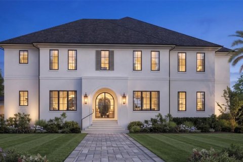 House in Tampa, Florida 6 bedrooms, 595.78 sq.m. № 2368696