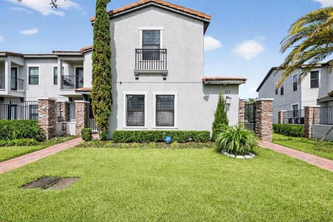 Townhouse in Haines City, Florida 3 bedrooms, 167.41 sq.m. № 2104940 - photo 6