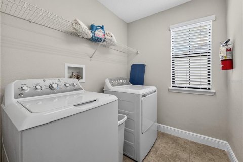 Townhouse in Haines City, Florida 3 bedrooms, 167.41 sq.m. № 2104940 - photo 29