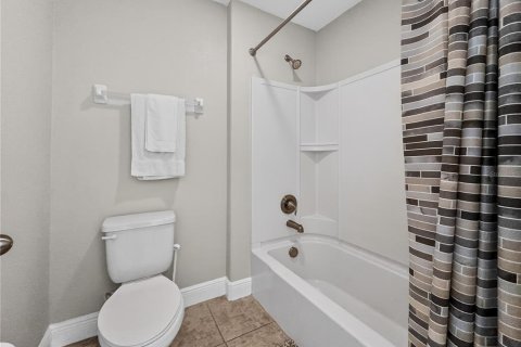 Townhouse in Haines City, Florida 3 bedrooms, 167.41 sq.m. № 2104940 - photo 23
