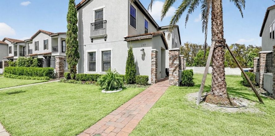 Townhouse in Haines City, Florida 3 bedrooms, 167.41 sq.m. № 2104940
