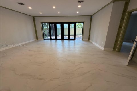 Casa en alquiler en Miami, Florida, 5 dormitorios, 183.39 m2 № 2012905 - foto 19