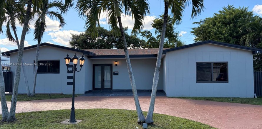 Casa en Miami, Florida 5 dormitorios, 183.39 m2 № 2012905