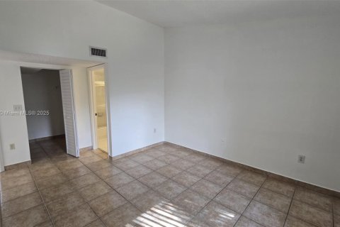 Condominio en venta en Miami, Florida, 2 dormitorios, 88.26 m2 № 1968081 - foto 12
