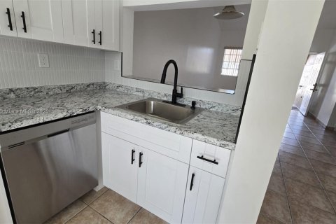 Condominio en venta en Miami, Florida, 2 dormitorios, 88.26 m2 № 1968081 - foto 18