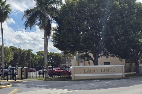 Condominio en venta en Miami, Florida, 2 dormitorios, 88.26 m2 № 1968081 - foto 2