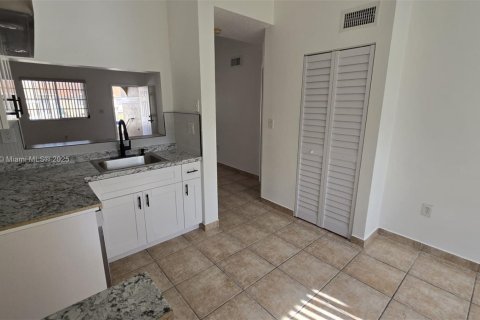 Condominio en venta en Miami, Florida, 2 dormitorios, 88.26 m2 № 1968081 - foto 19