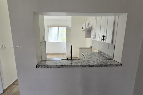Condominio en venta en Miami, Florida, 2 dormitorios, 88.26 m2 № 1968081 - foto 17