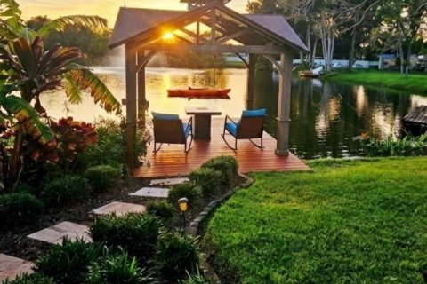 Casa en venta en Saint Petersburg, Florida, 4 dormitorios, 157.19 m2 № 2101536 - foto 2
