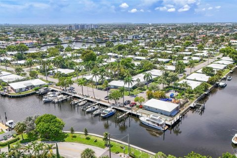 House in Lauderdale-by-the-Sea, Florida 2 bedrooms, 171.22 sq.m. № 1921088 - photo 2