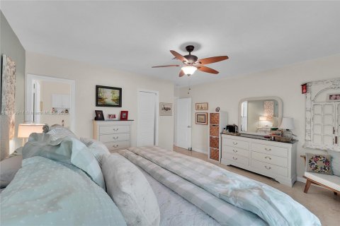 House in Lauderdale-by-the-Sea, Florida 2 bedrooms, 171.22 sq.m. № 1921088 - photo 21