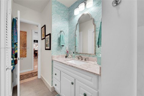 House in Lauderdale-by-the-Sea, Florida 2 bedrooms, 171.22 sq.m. № 1921088 - photo 18