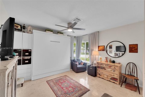 House in Lauderdale-by-the-Sea, Florida 2 bedrooms, 171.22 sq.m. № 1921088 - photo 15