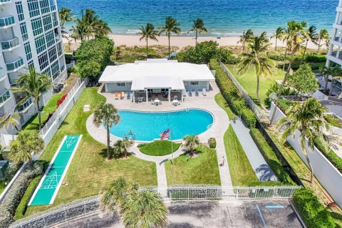 House in Lauderdale-by-the-Sea, Florida 2 bedrooms, 171.22 sq.m. № 1921088 - photo 3