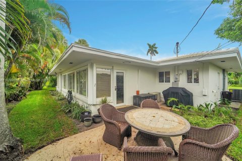 House in Lauderdale-by-the-Sea, Florida 2 bedrooms, 171.22 sq.m. № 1921088 - photo 26
