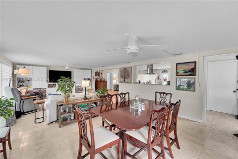 House in Lauderdale-by-the-Sea, Florida 2 bedrooms, 171.22 sq.m. № 1921088 - photo 9