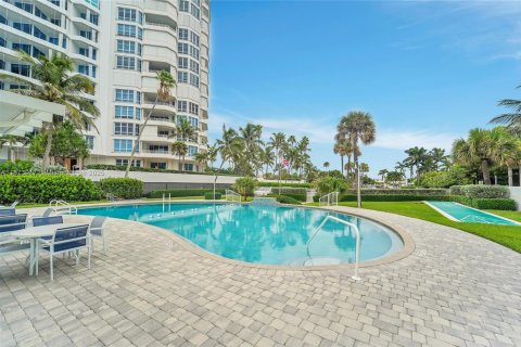 House in Lauderdale-by-the-Sea, Florida 2 bedrooms, 171.22 sq.m. № 1921088 - photo 29
