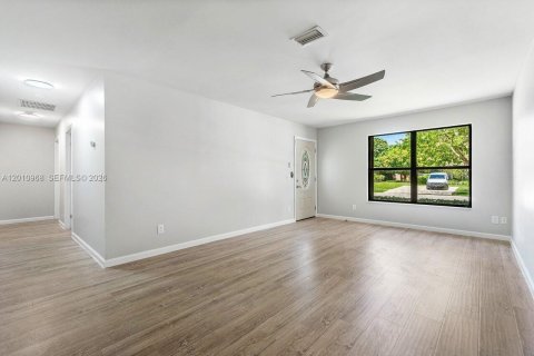 Villa ou maison à louer à Wellington, Floride: 3 chambres, 143.16 m2 № 2073634 - photo 17