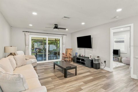Casa en venta en Palm Harbor, Florida, 3 dormitorios, 153.1 m2 № 2430617 - foto 10